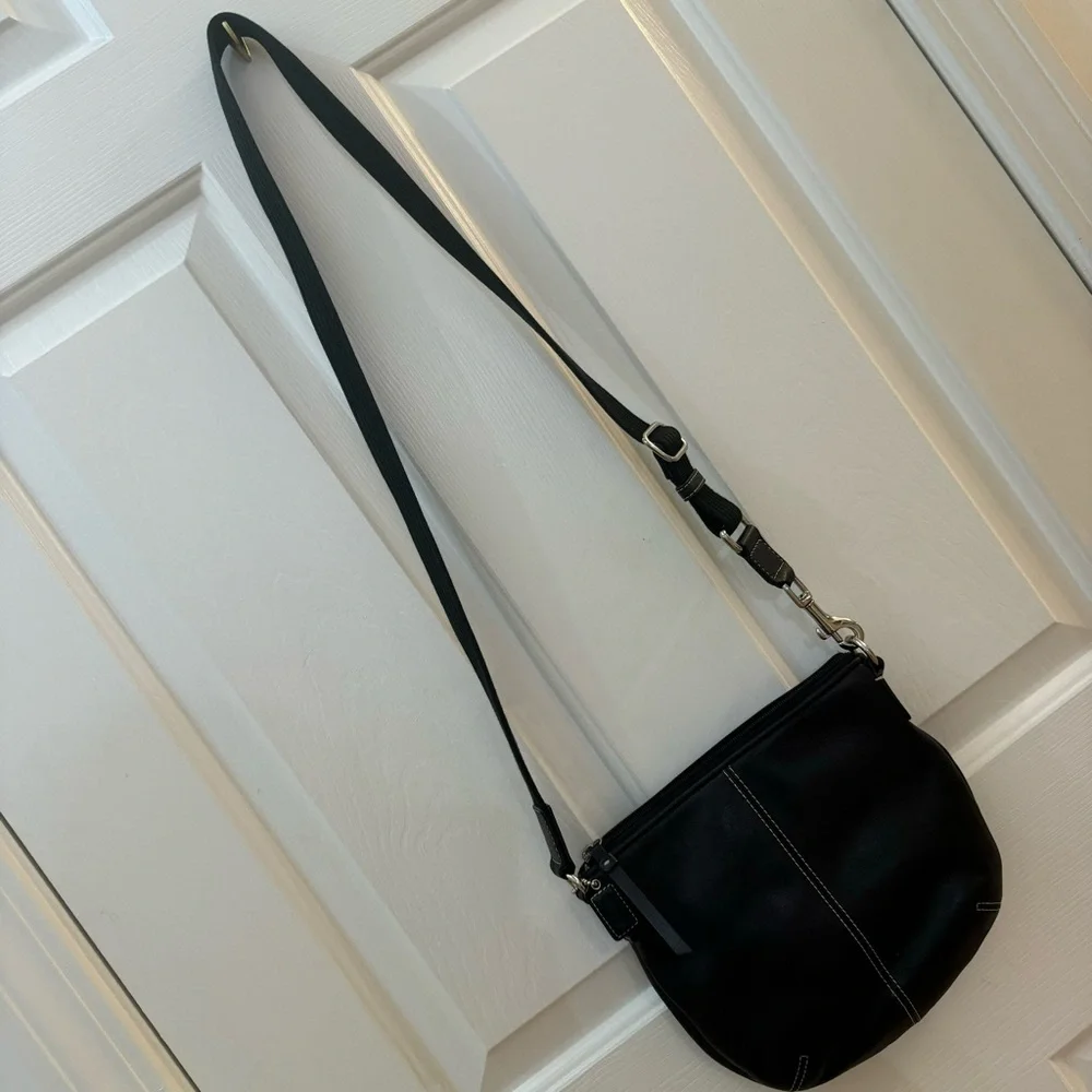 Coach Vintage Black Leather SOHO Swing Pack Purse Crossbody Bag